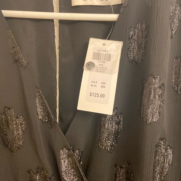 Beautiful flowy dress, long sleeves, very flattering - Picture 3 of 5